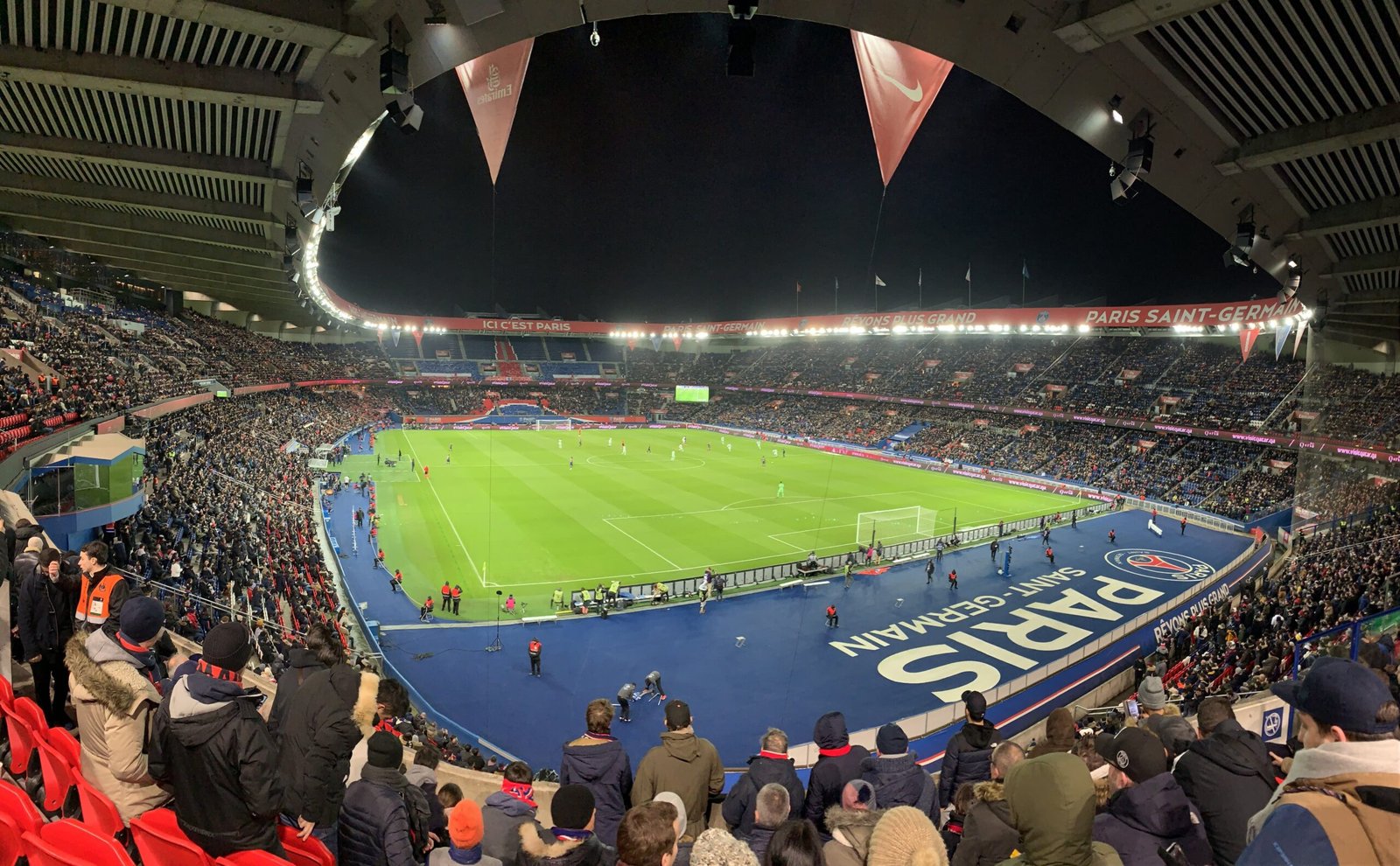 UEFA Beri Denda ke PSG karena Perilaku Suporter